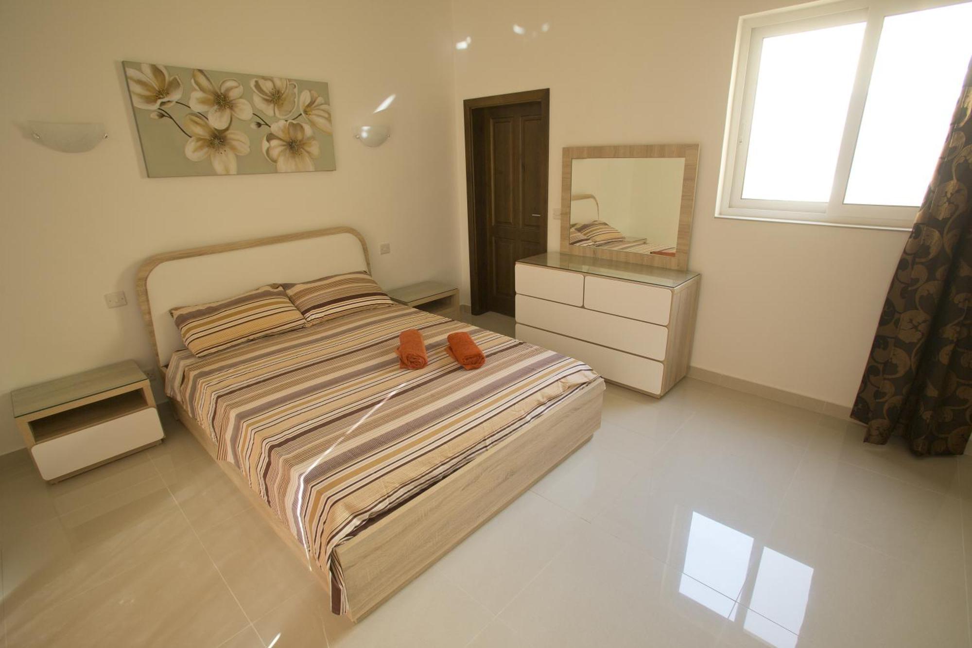 Dolphin Court * Marsalforn