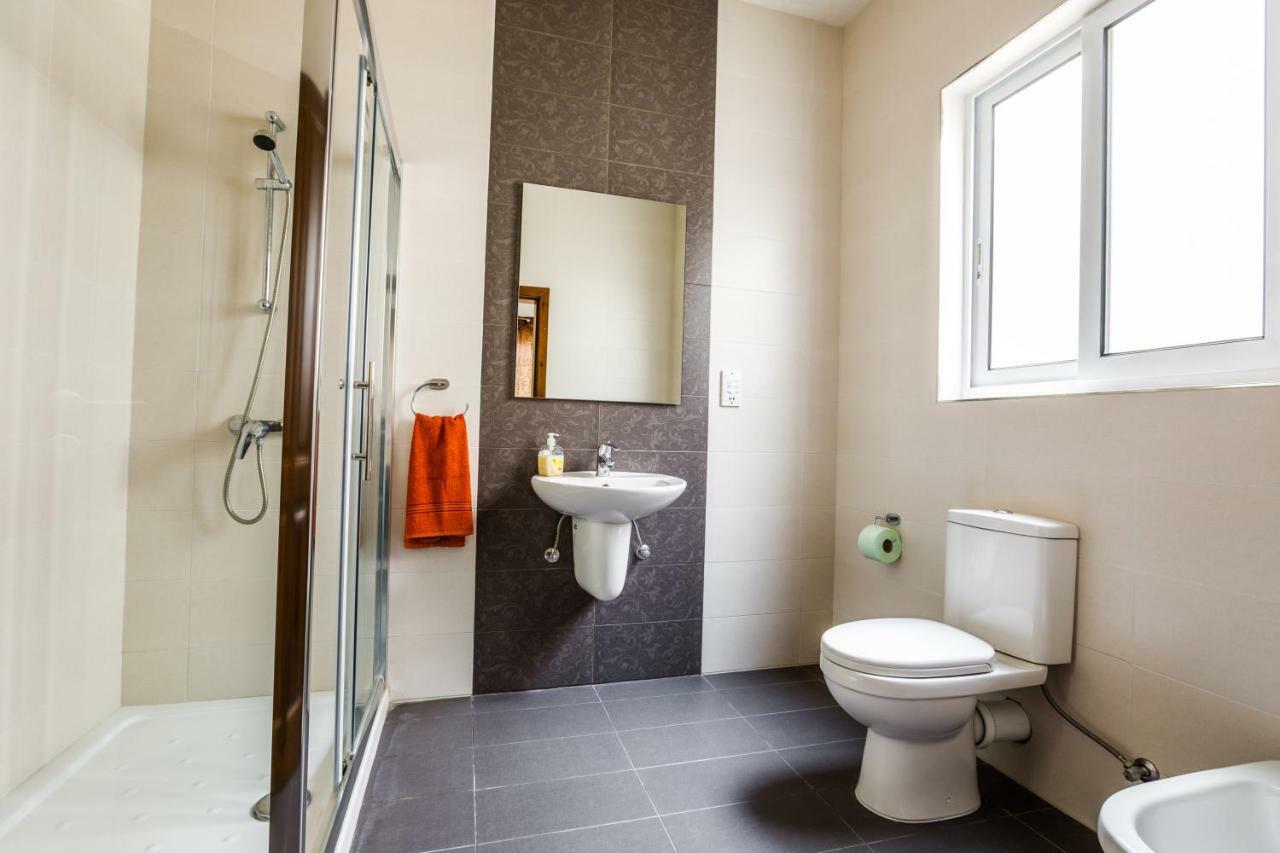 Dolphin Court Apartament *